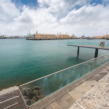 In Palmas Near Canteras Las Palmas